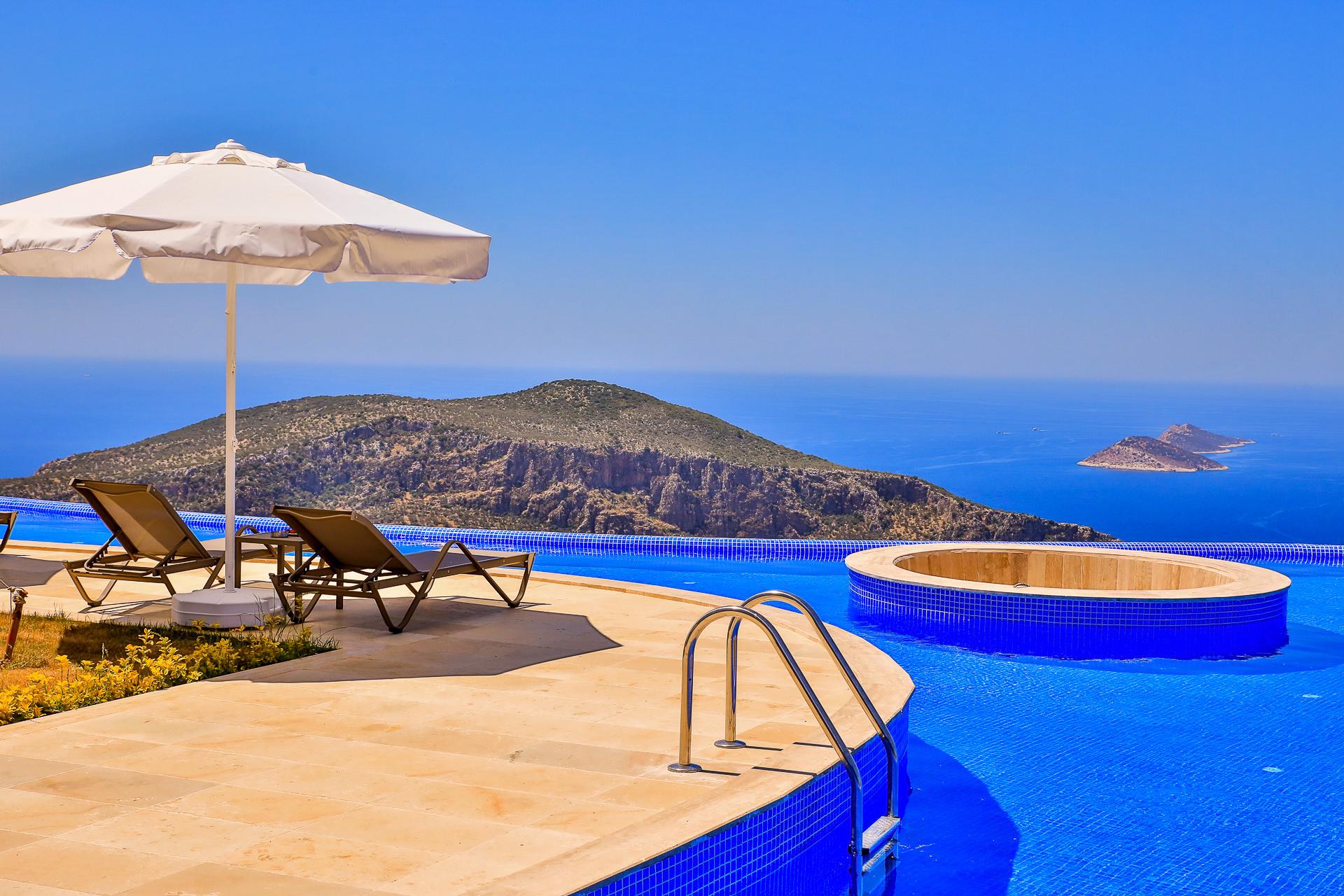 Discover the Ultimate in Luxury Living with Our Handpicked Collection of Ultra-Luxury Villas